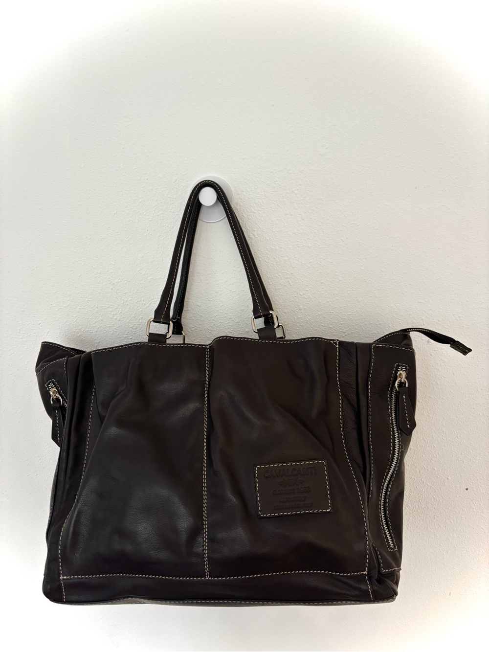 Italien Leather Tote Bag in Black with Top Handles and shoulder strap.